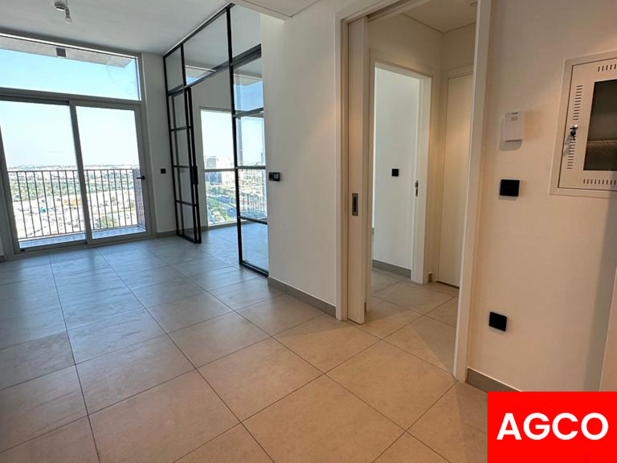 High floor vacant apartment ready to move with open view
