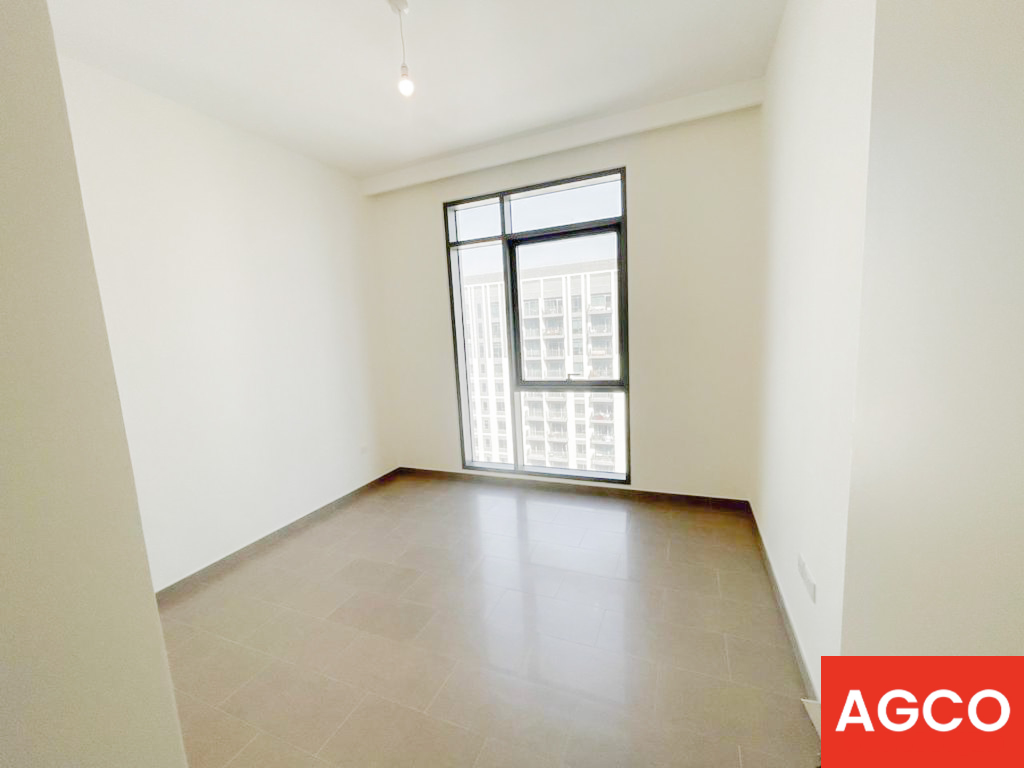 High-floor unfurnished unit ready to move in by March