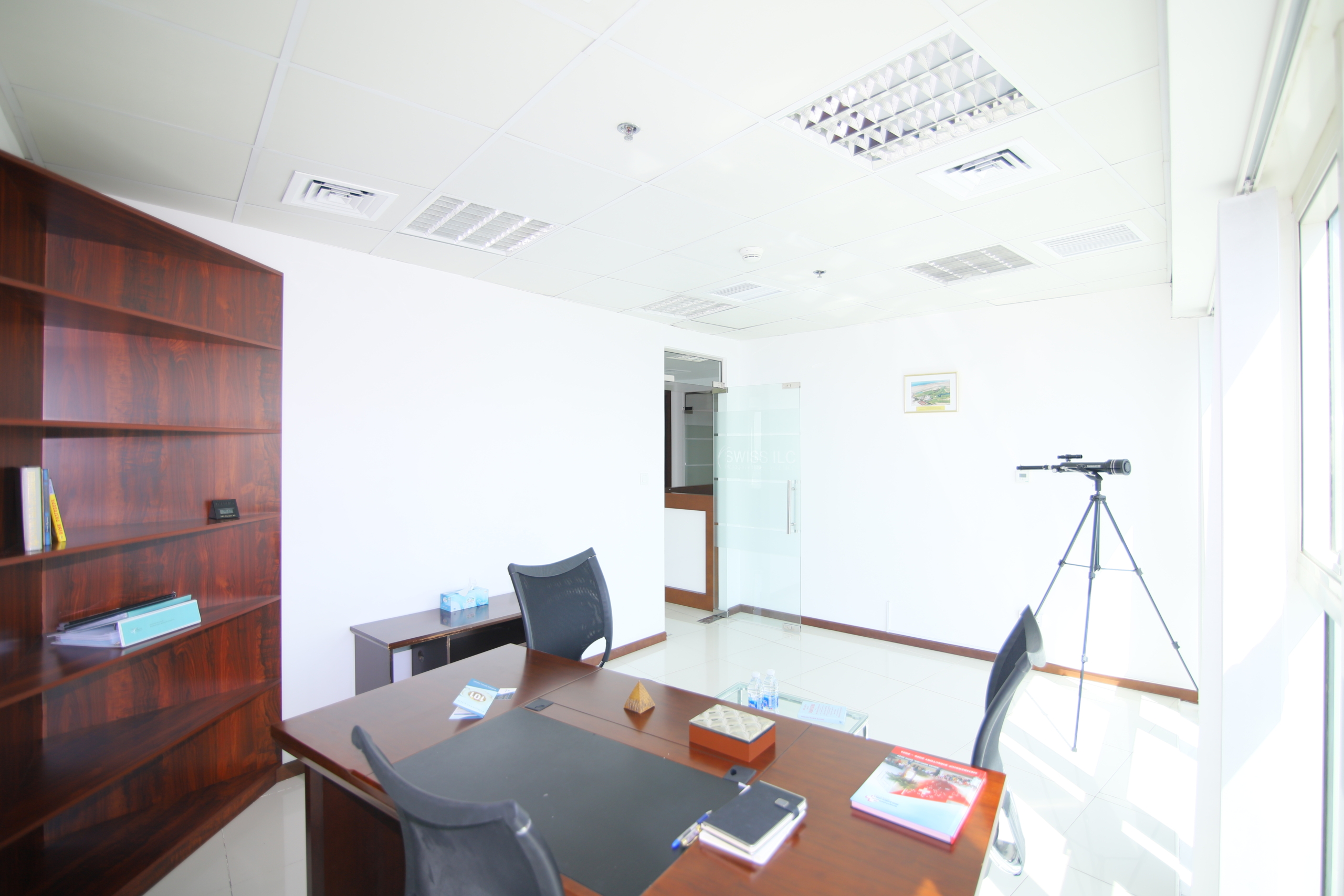 Fitted half-floor office close to metro in Grade A building