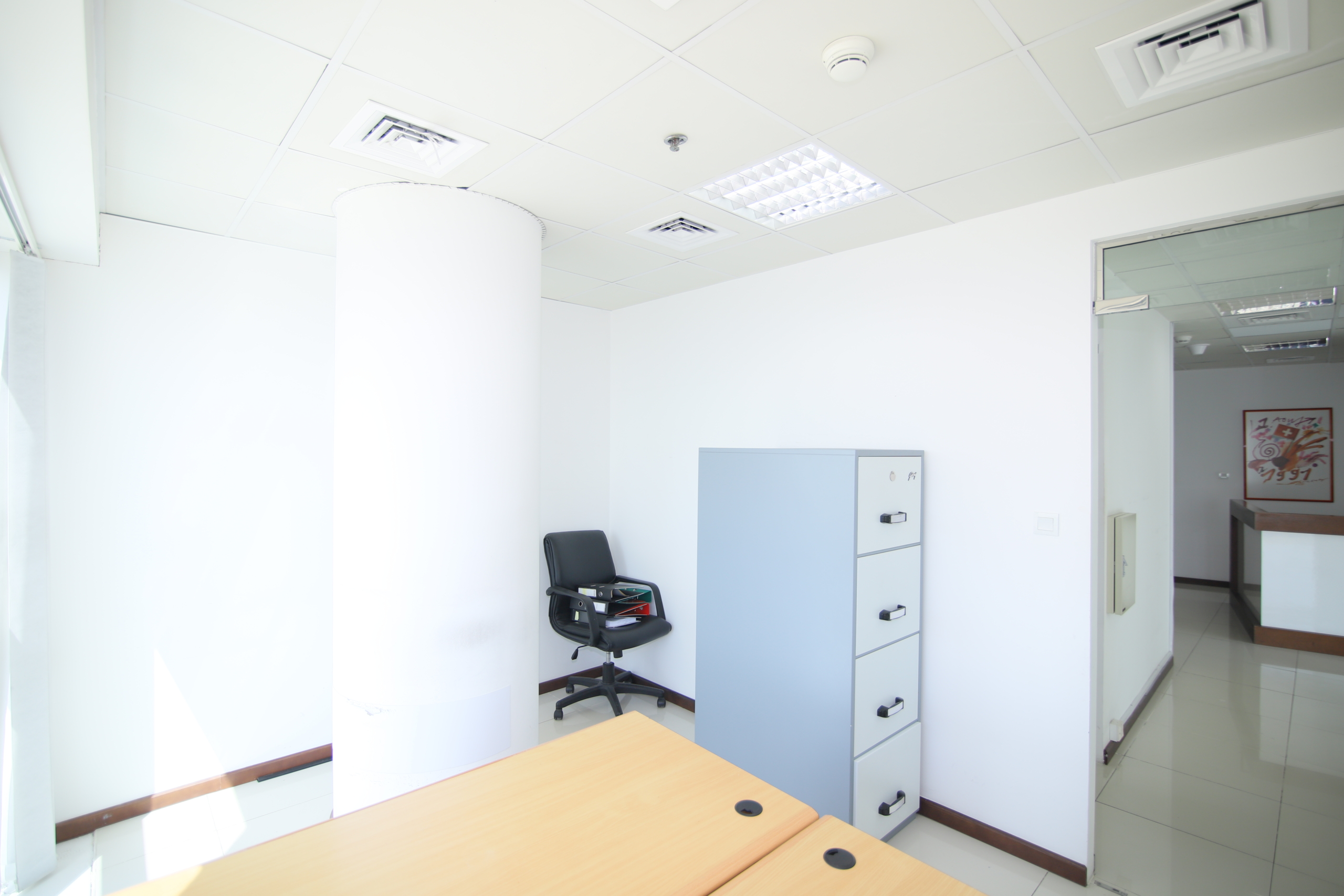 Fitted half-floor office close to metro in Grade A building